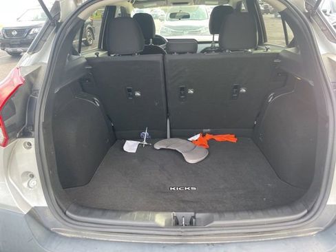 Used 2018 Nissan Kicks SV FWD image 16