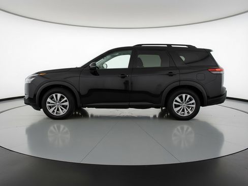Used 2025 Nissan Pathfinder SV image 5