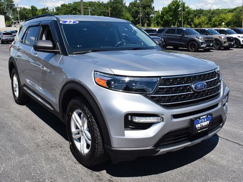 Used 2022 Ford Explorer XLT w/ Equipment Group 202A AWD/4WD image 14