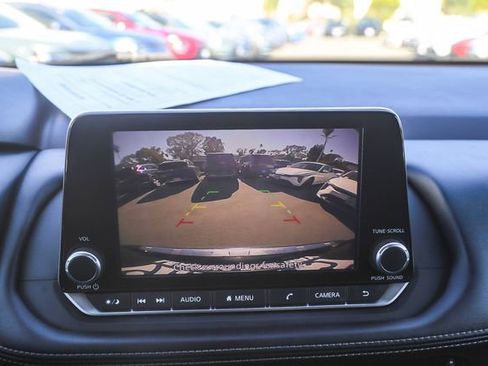 Used 2022 Nissan Rogue SV image 26