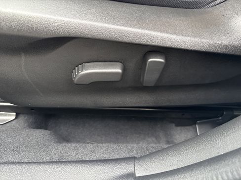 Used 2023 Subaru Crosstrek 2.0i Premium image 7