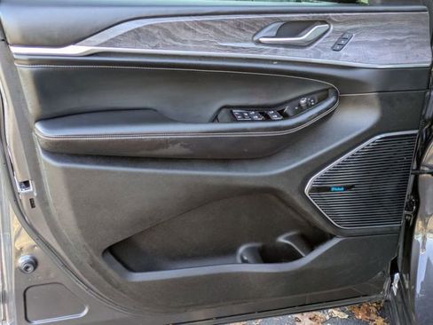 Certified 2022 Jeep Grand Cherokee L Overland image 12