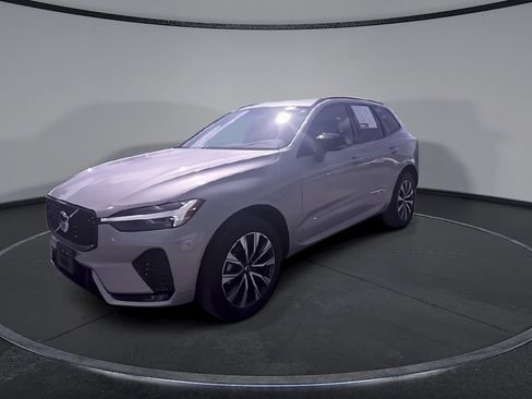 Certified 2025 Volvo XC60 B5 Core AWD/4WD image 4