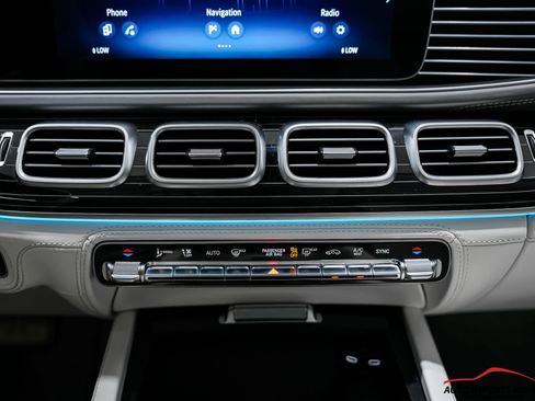 Used 2024 Mercedes-Benz Maybach GLS 600 4MATIC image 90