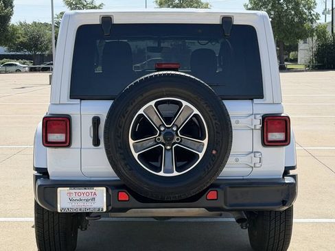 Used 2023 Jeep Wrangler Unlimited Sahara AWD/4WD image 5