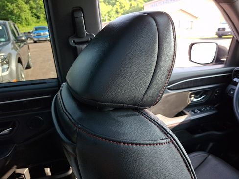 Used 2025 Honda Pilot Black Edition image 13