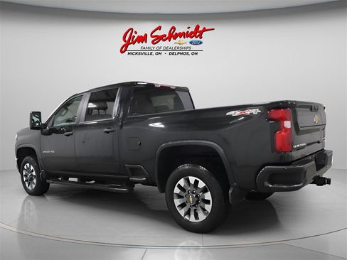 Used 2022 Chevrolet Silverado 2500 Custom image 4