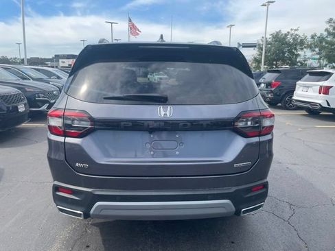 Used 2024 Honda Pilot Touring image 3