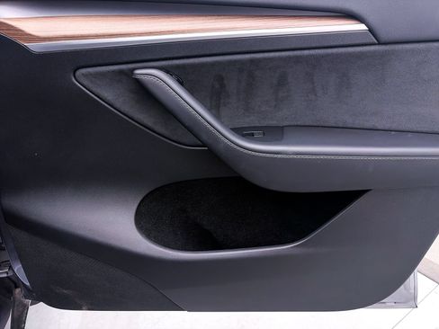 Used 2025 Tesla Model Y Long Range RWD image 32