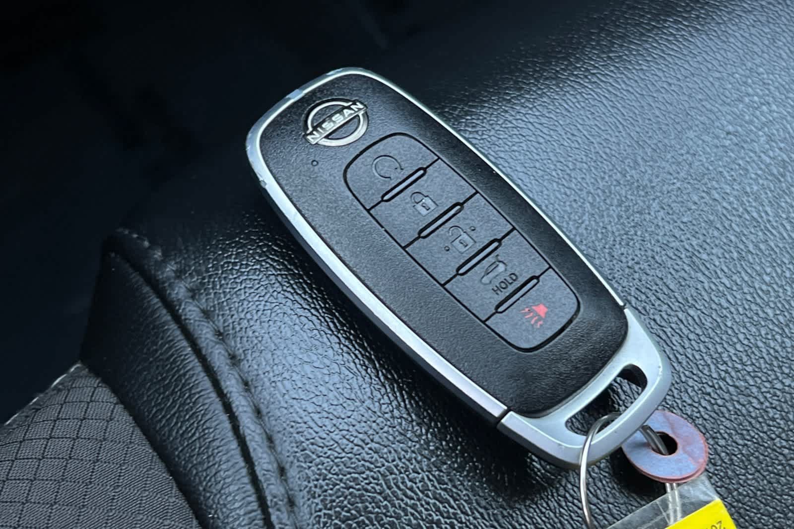 Used 2025 Nissan Pathfinder SL FWD image 26