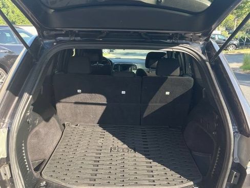 Used 2017 Jeep Grand Cherokee Laredo w/ Quick Order Package 2BE RWD image 15