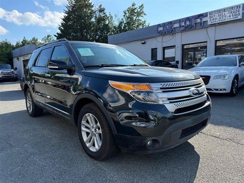 Used 2014 Ford Explorer XLT w/ Equipment Group 202A AWD/4WD image 4