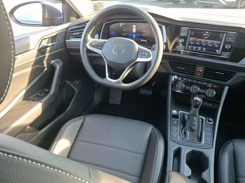 Certified 2023 Volkswagen Jetta SE w/ Panoramic Sunroof Package FWD image 14