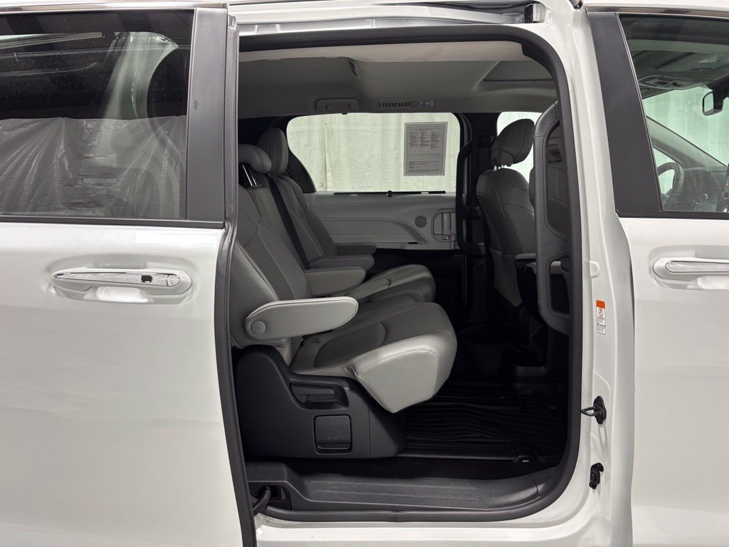Used 2026 Toyota Sienna XLE FWD image 55