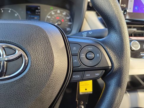 Used 2025 Toyota Corolla LE image 17