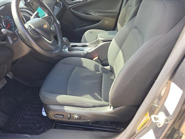 Used 2017 Chevrolet Malibu LT FWD image 15