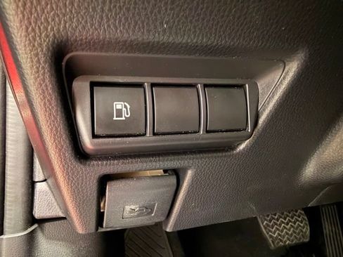 Used 2024 Toyota Prius XLE FWD image 21