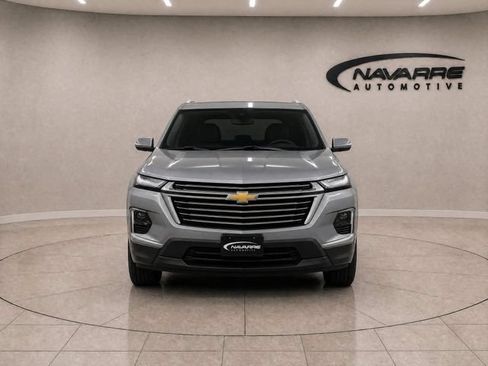 Used 2023 Chevrolet Traverse Premier FWD image 2