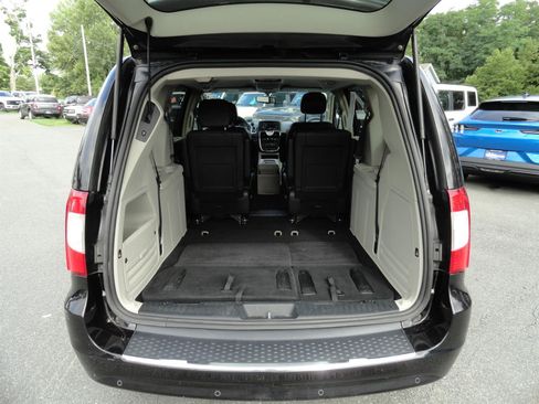 Used 2016 Chrysler Town & Country Touring-L w/ Driver Convenience Group FWD image 24