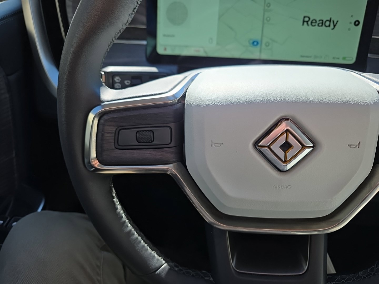 Used 2025 Rivian R1S Adventure Dual AWD/4WD image 10