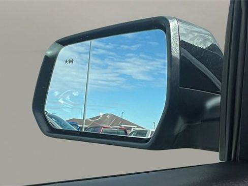 Used 2023 GMC Acadia SLE w/ Driver Convenience Package image 12