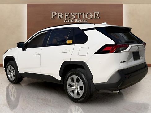 Used 2021 Toyota RAV4 LE image 29