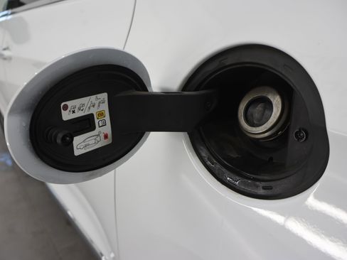 Used 2019 Chrysler Pacifica Limited w/ Tire & Wheel Group image 33