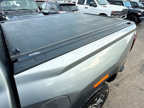 Used 2023 GMC Canyon Denali image 30