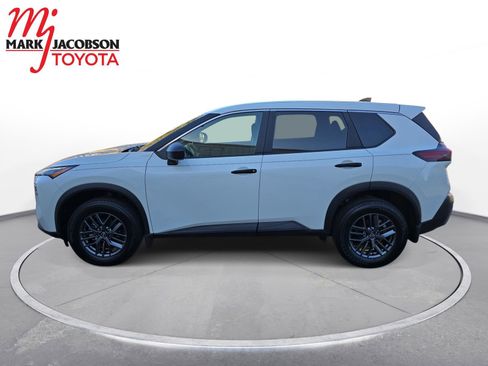 Used 2023 Nissan Rogue S image 12