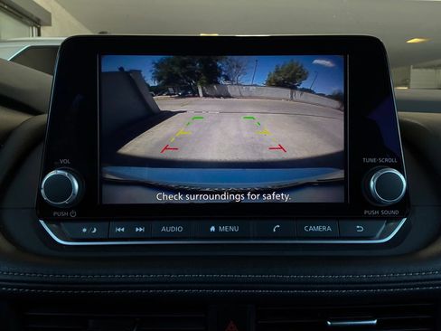 Used 2025 Nissan Rogue SV FWD image 33