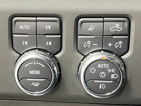 Used 2025 GMC Sierra 3500 AT4 w/ AT4 Premium Plus Package AWD/4WD image 32