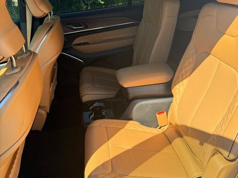 Used 2024 Jeep Grand Cherokee L Summit w/ Luxury Tech Group V AWD/4WD image 8