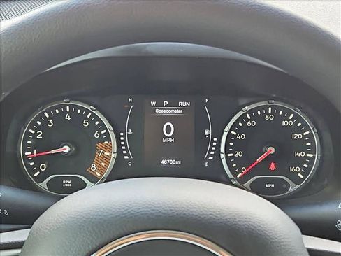 Used 2023 Jeep Renegade Latitude AWD/4WD image 11