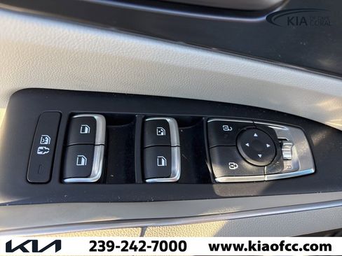 Certified 2025 Kia Sorento S w/ Panoramic Sunroof Package image 11