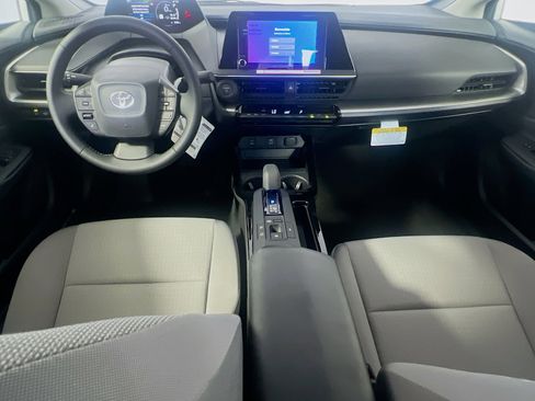 Used 2025 Toyota Prius LE FWD image 30