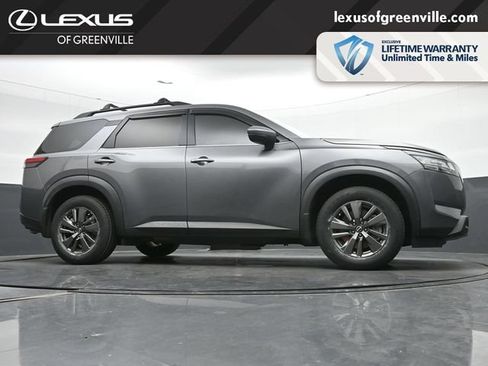 Used 2022 Nissan Pathfinder SV FWD image 11