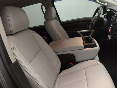 Used 2019 Nissan Titan SV RWD image 21