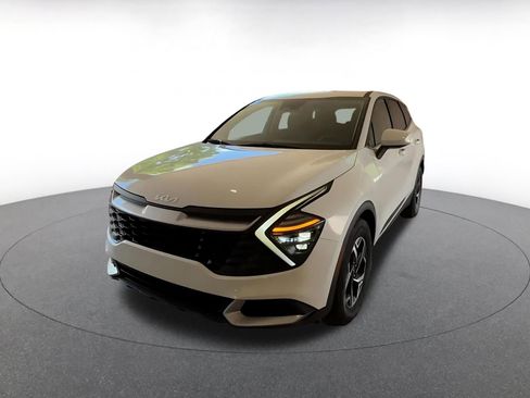 Used 2025 Kia Sportage LX FWD image 7