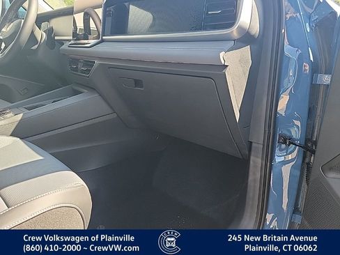 New 2025 Volkswagen Tiguan SE image 29