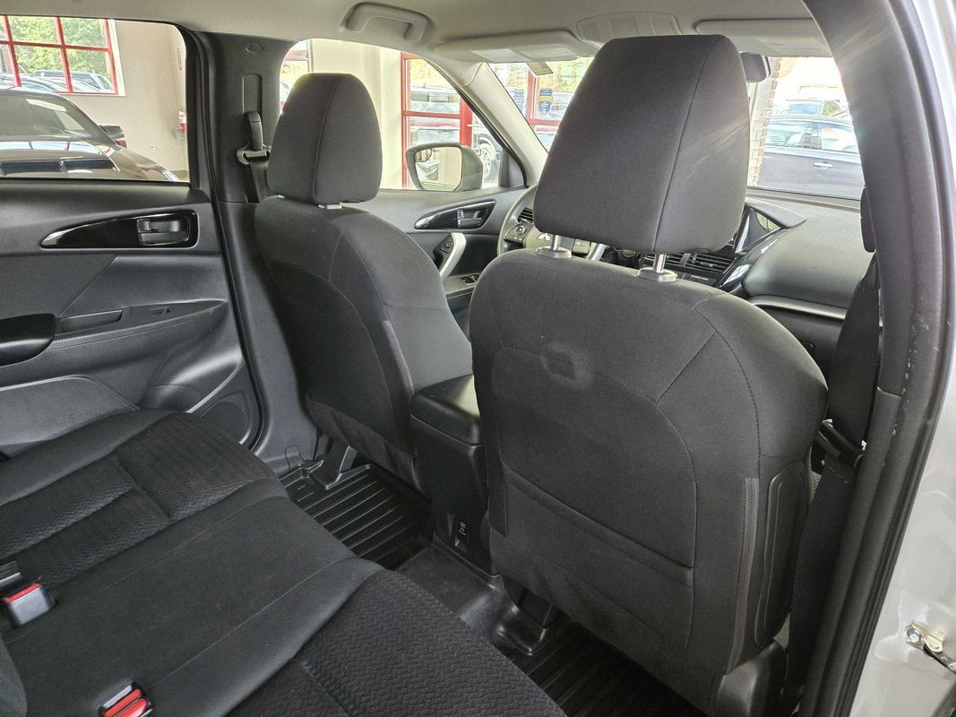 Used 2022 Mitsubishi Eclipse Cross ES FWD image 24