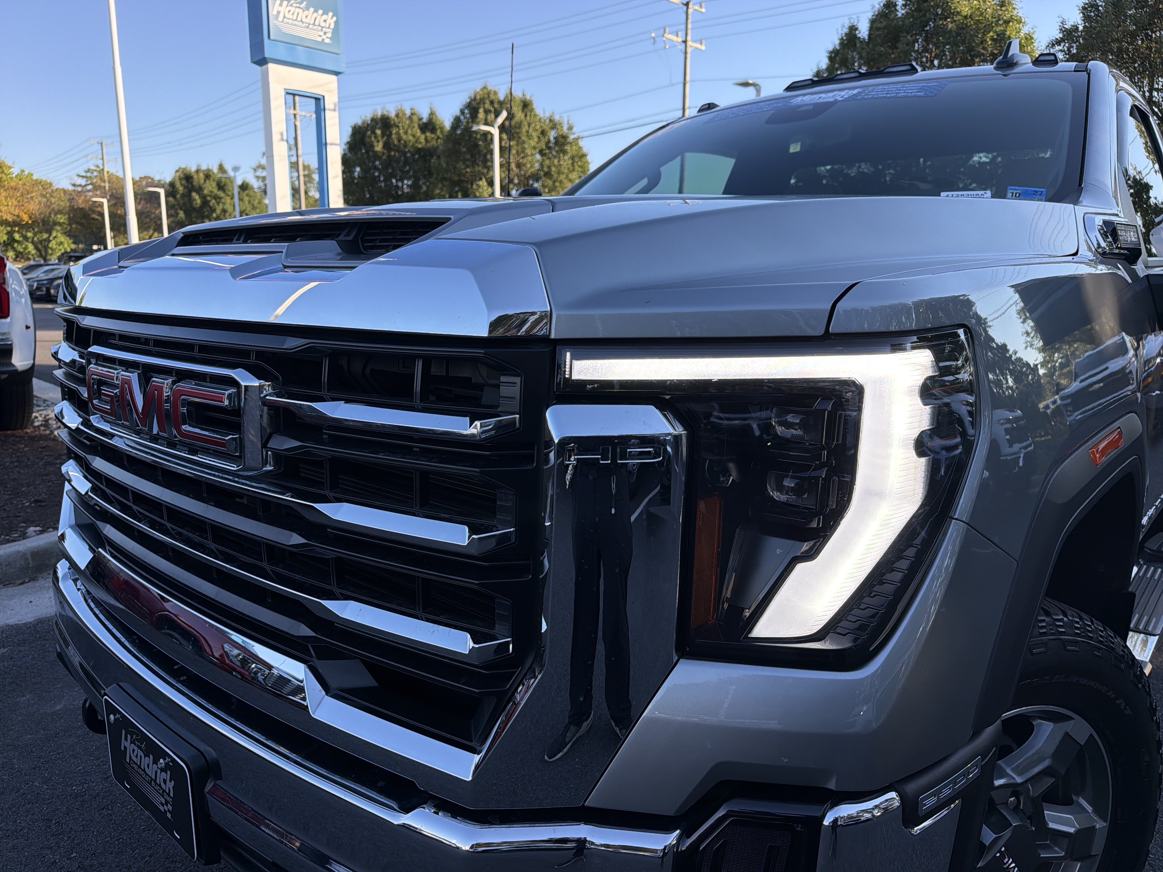 Used 2025 GMC Sierra 2500 SLE AWD/4WD image 5