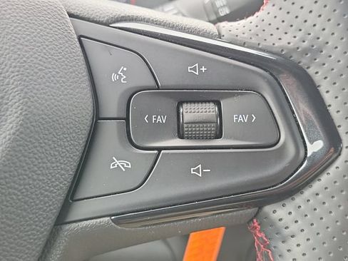 Used 2025 Chevrolet Trax RS w/ Driver Confidence Package FWD image 13