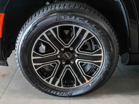 New 2026 Jeep Grand Wagoneer L 4WD image 9