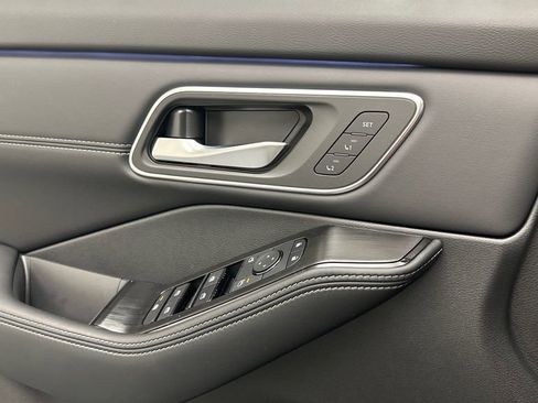 New 2026 Nissan Rogue Platinum AWD/4WD image 17