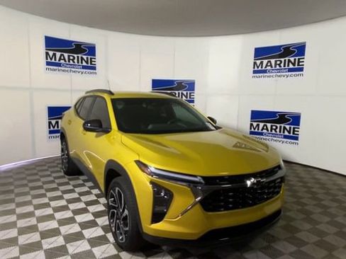 Certified 2025 Chevrolet Trax RS w/ Driver Confidence Package image 4