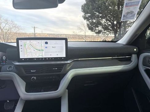 Certified 2025 Ford Explorer Platinum w/ Ultimate Package image 16