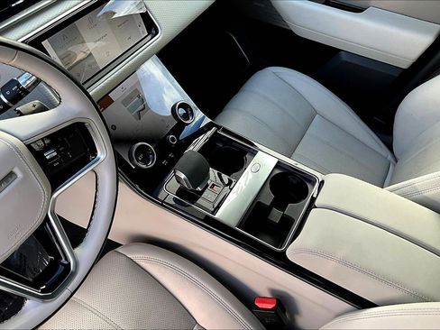 Used 2023 Land Rover Range Rover Velar R-Dynamic S image 17