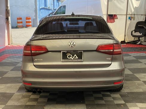 Used 2016 Volkswagen Jetta Sport FWD image 5