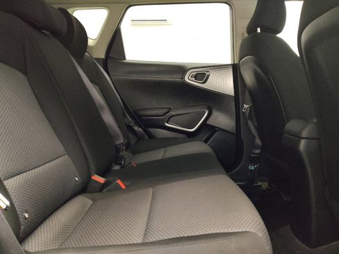 Used 2022 Kia Soul LX image 19