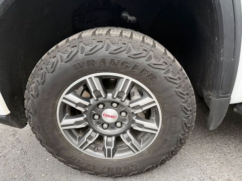 Used 2024 GMC Sierra 1500 AT4 AWD/4WD image 11